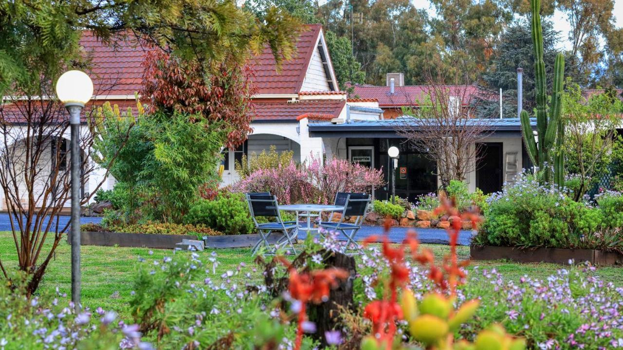 Azalea Motel Кунабарабран Экстерьер фото