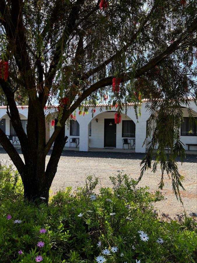 Azalea Motel Кунабарабран Экстерьер фото