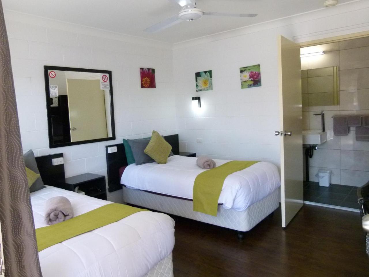 Azalea Motel Кунабарабран Экстерьер фото